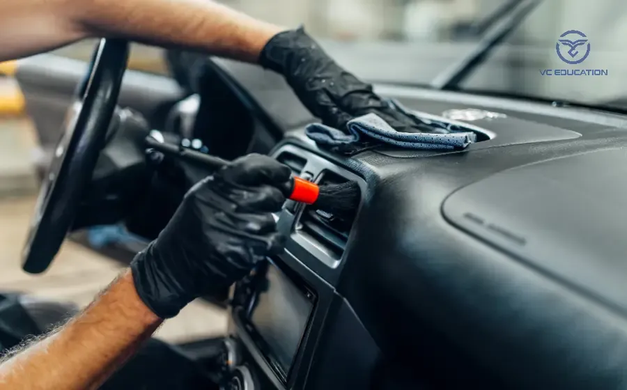 Phòng thực hành với các mẫu xe thực tế