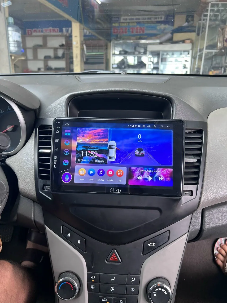 Học nghề trang trí nội thất xe hơi, đào tạo bọc da cao cấp