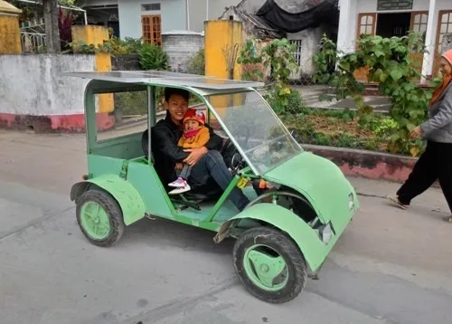 Mô hình xe ô tô được chế tạo bằng năng lượng mặt trời