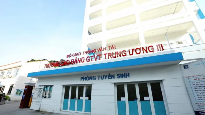 Cơ sở vật chất hiện đại phục vụ việc học sơn ô tô tại Trường Cao Đẳng Giao Thông Vận Tải Trung Ương III