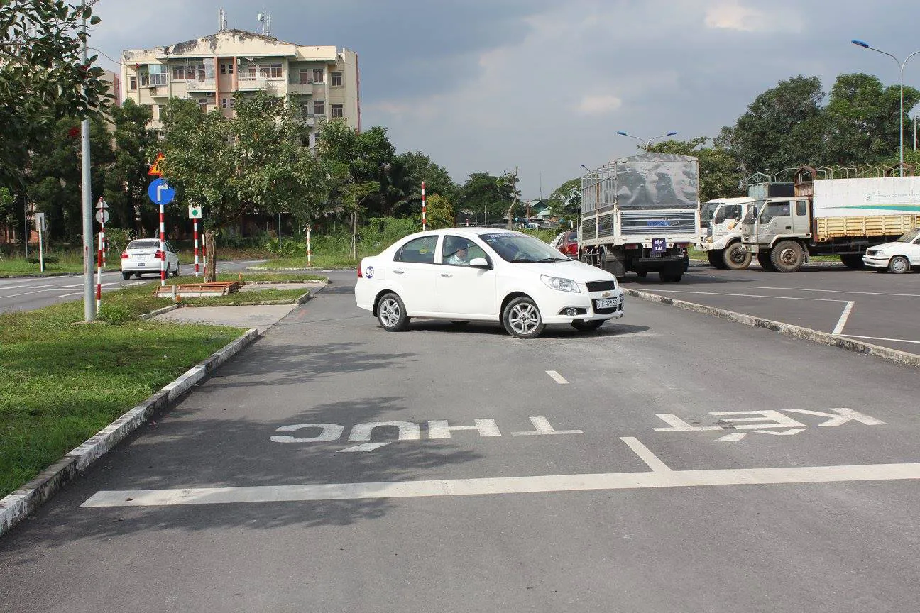 Hình ảnh xe thực hành đời mới có trang bị cảm biến và máy lạnh