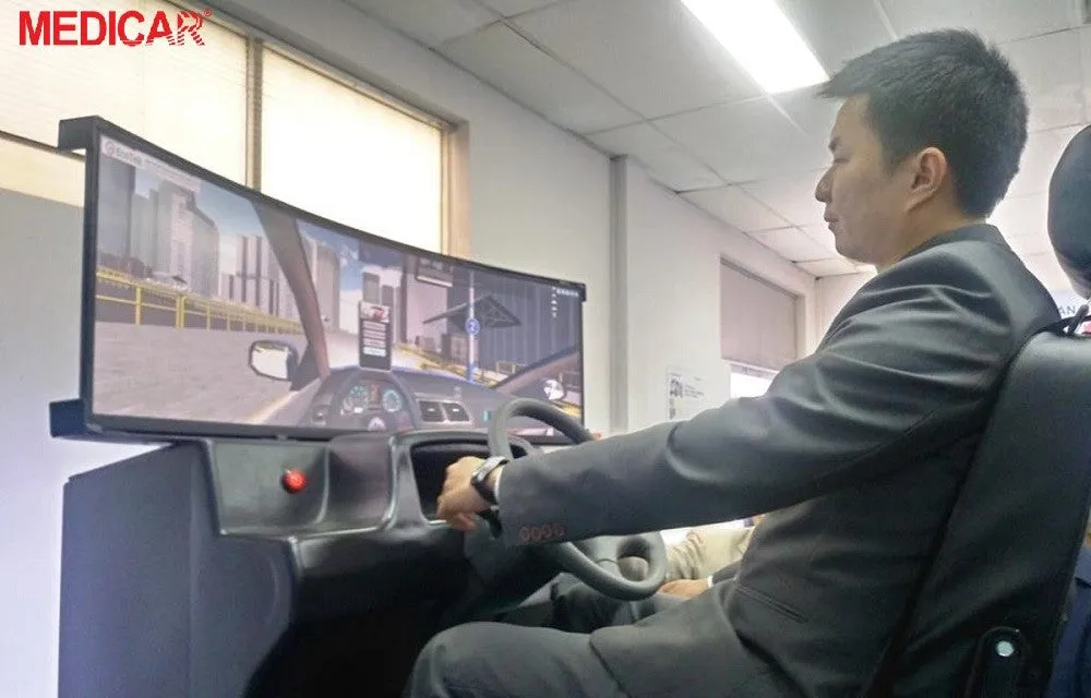 Tổng số giờ học lý thuyết và thực hành được quy định cụ thể cho từng hạng bằng lái xe