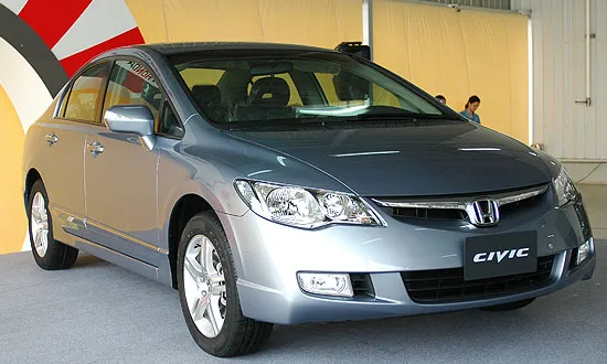 Honda Civic 1.8MT 2007 vẫn là mẫu xe có thiết kế trẻ trung và ấn tượng