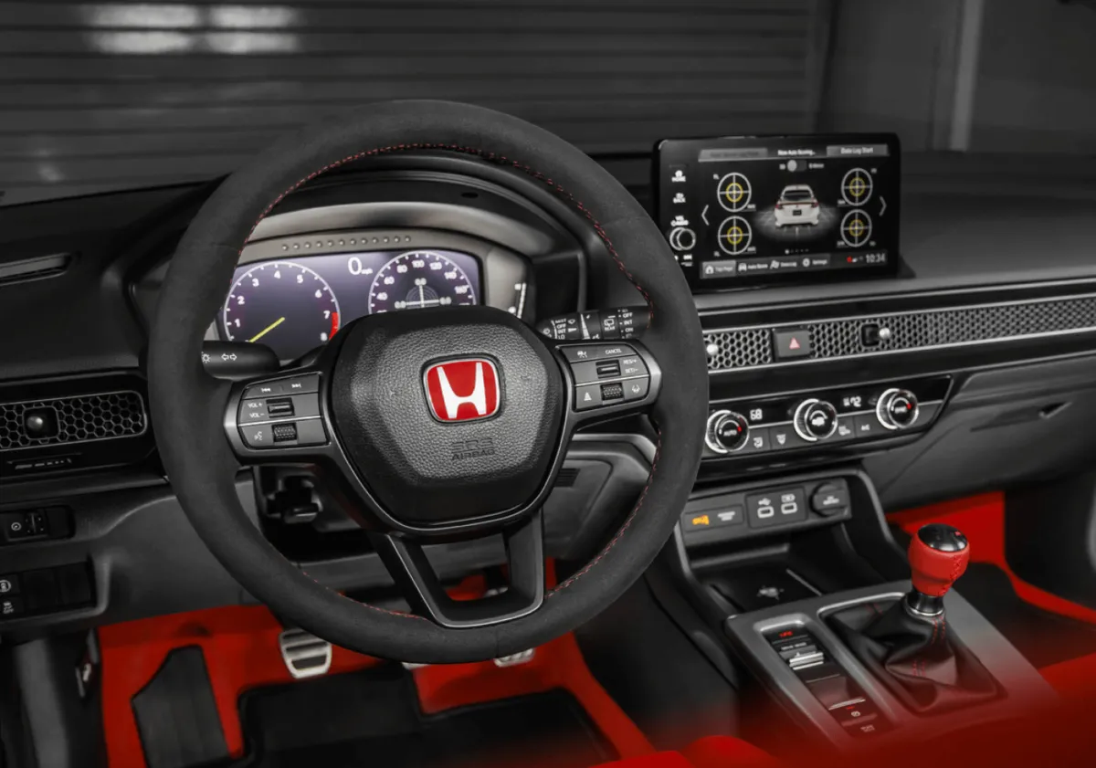 Vô lăng và đồng hồ digital