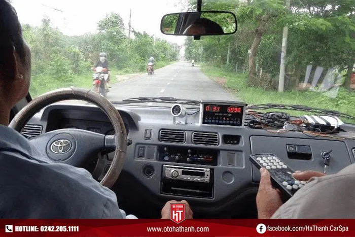 Hộp đen thường được lắp đặt phía bên ghế phụ buồng lái