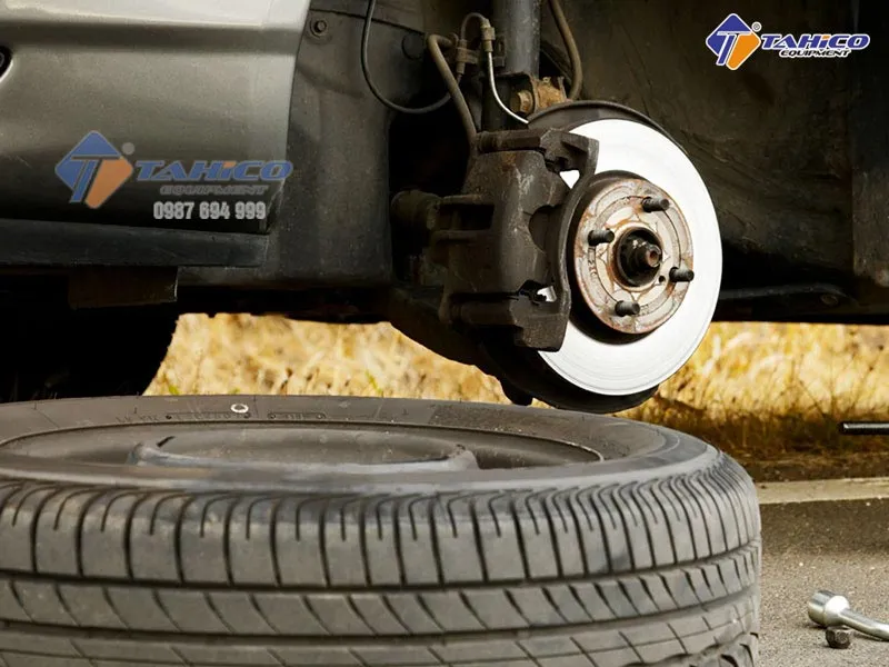 Ví dụ minh họa vị trí của chỉ số tải trọng và tốc độ giới hạn trên lốp xe