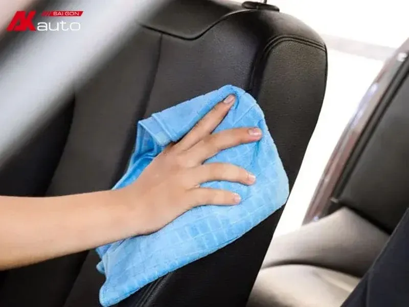 Thời điểm cần thực hiện cách chăm sóc ghế da ô tô và bảo dưỡng định kỳ