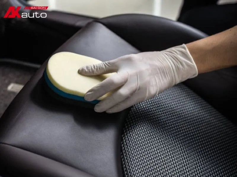 Các lưu ý quan trọng khi áp dụng cách chăm sóc ghế da ô tô tại nhà hoặc tại trung tâm chuyên nghiệp
