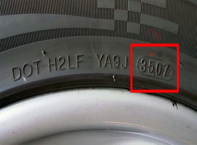 Mã 3507 trên thành lốp là một ví dụ khác về cách xem năm sản xuất lốp ô tô