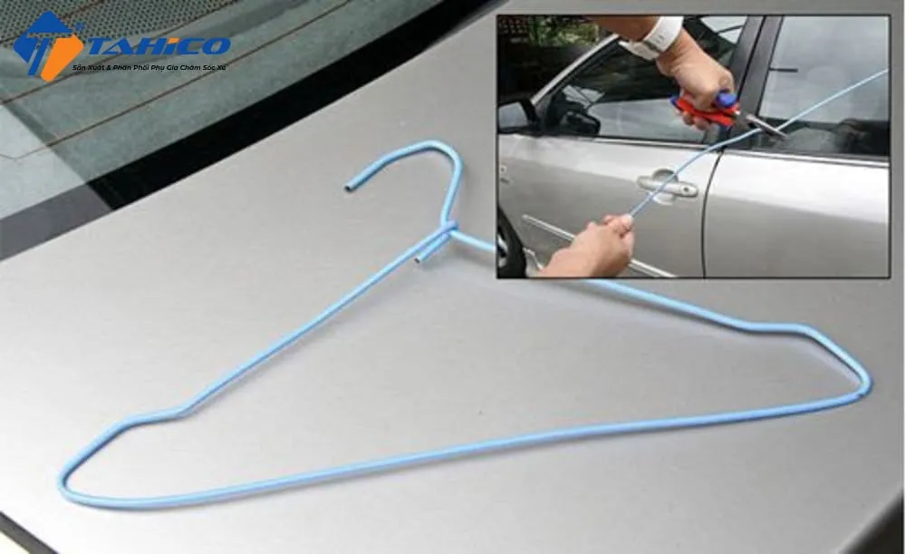 Cách Mở Khóa Cửa Ô Tô Từ Bên Ngoài Khi Quên Chìa Khóa