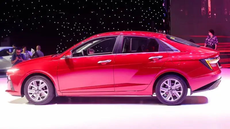 Các tính năng tiện ích như điều hòa tự động và cửa gió phía sau