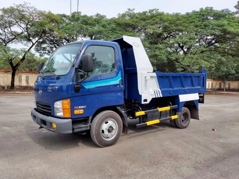 Đánh giá xe Hyundai N250 ben tải 1.9 tấn màu xanh