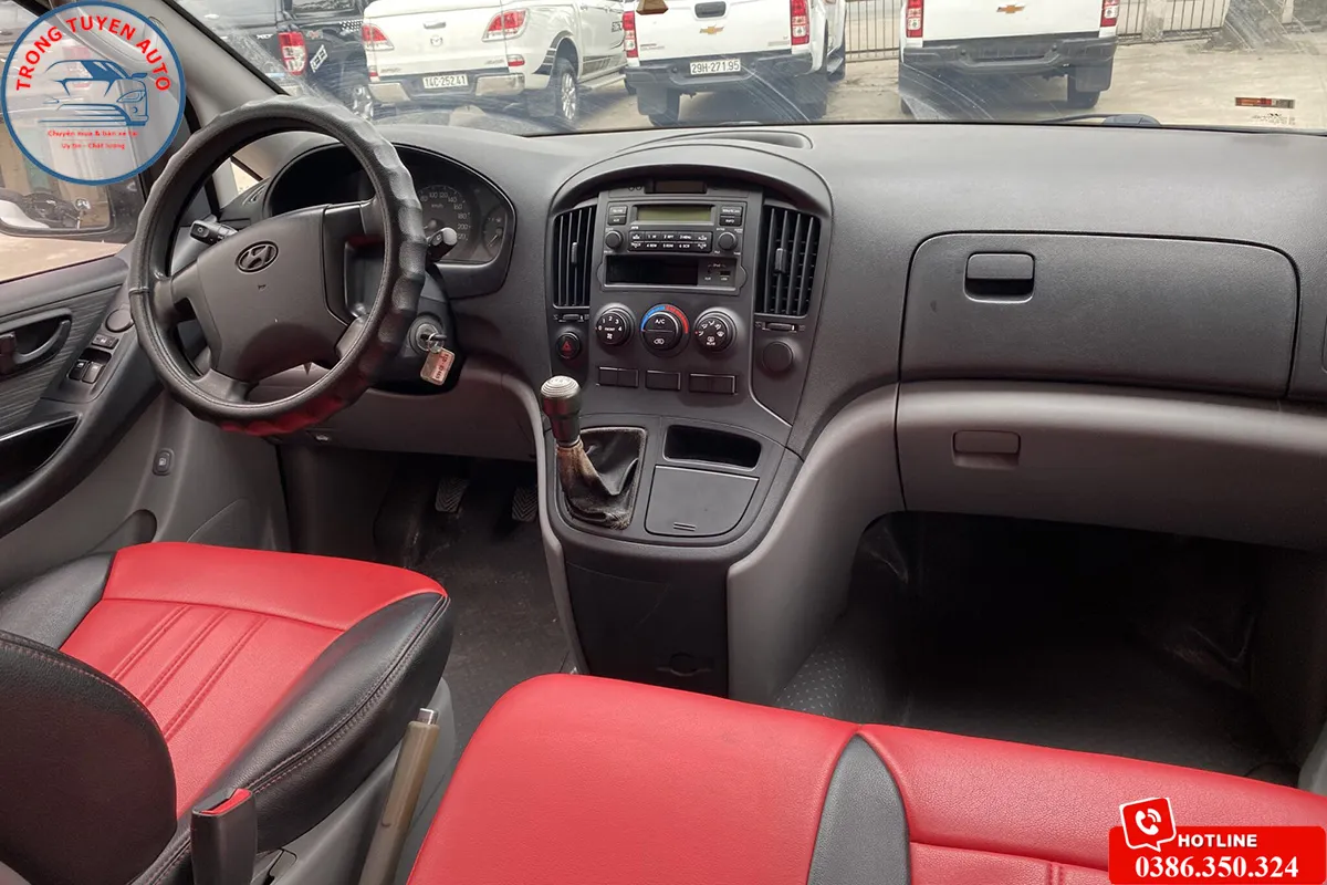 Nội thất và khoang chở hàng của mẫu xe bán tải Starex cũ 3 chỗ