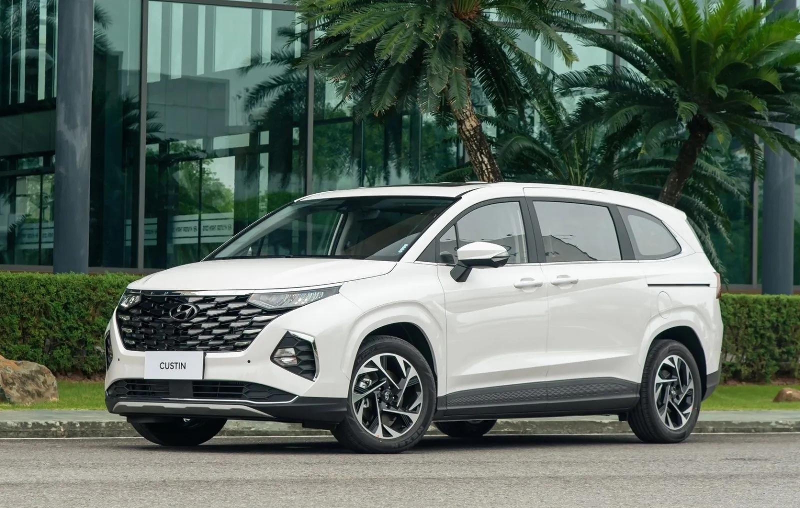 Hyundai Custin - MPV dưới 1 tỷ đáng mua