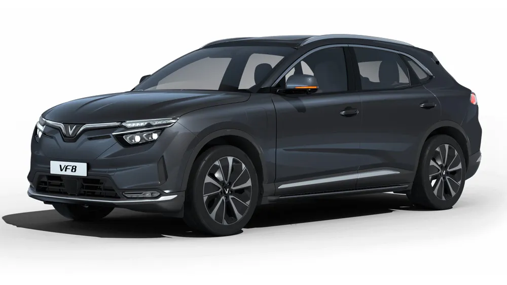 Nội thất xe VinFast VF 8 với tông màu nâu chủ đạo và cửa sổ trời toàn cảnh