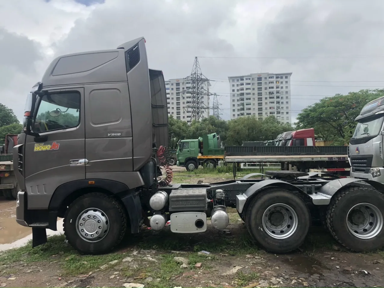 Bãi xe tải Long Biên - Chuyên dòng đầu kéo mooc cũ