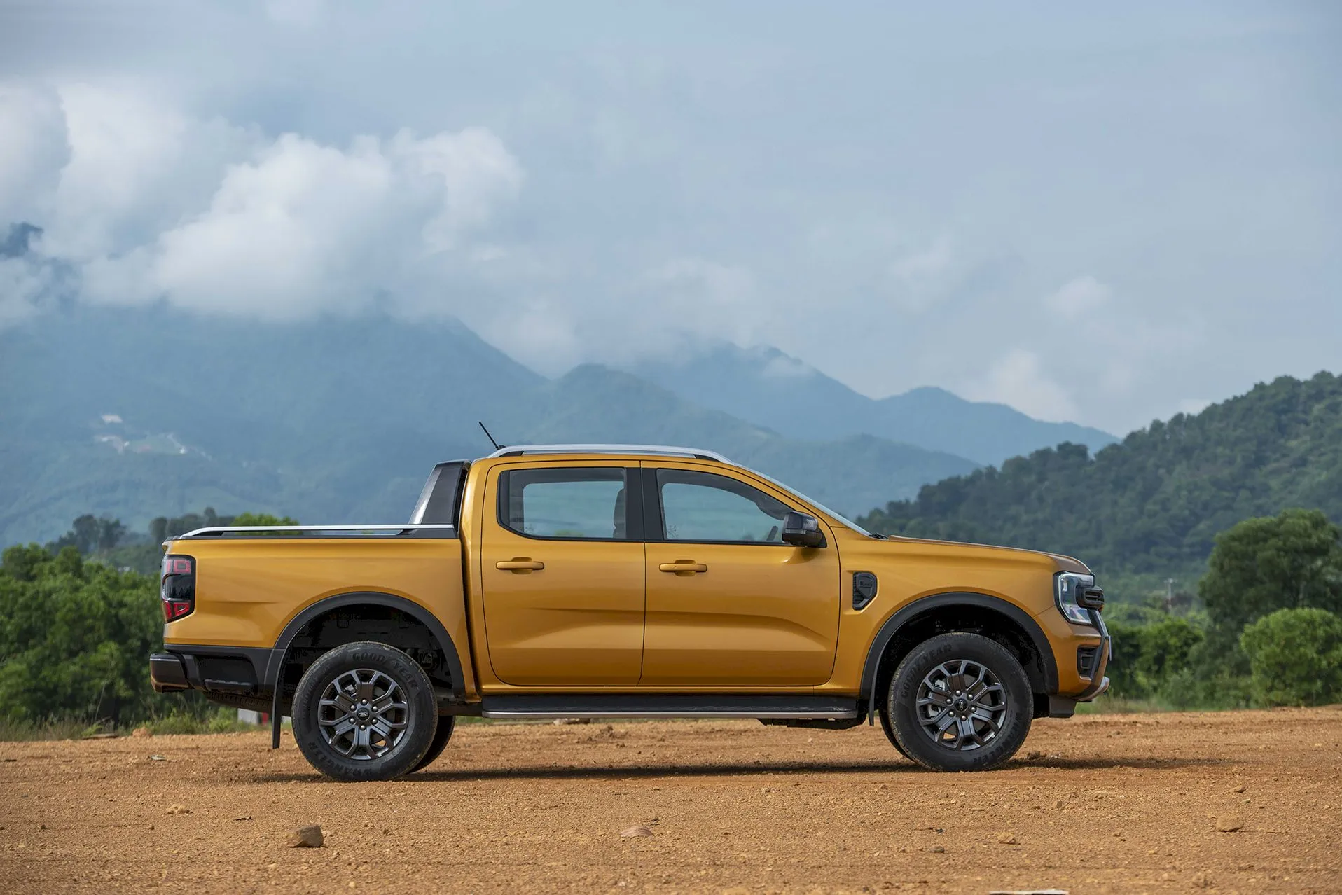 Hình ảnh động cơ diesel 2.0L Bi-Turbo của Ford Ranger 2023