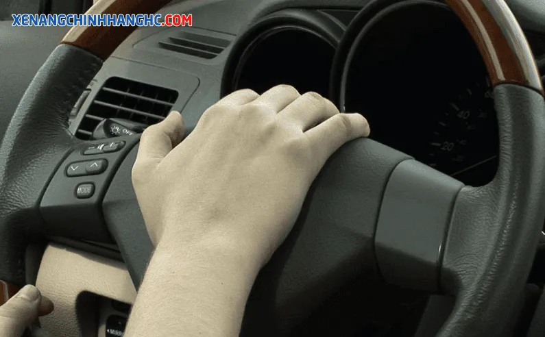 Còi xe kêu nhỏ bị rè do ắc quy yếu