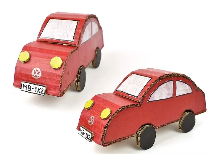 Mẫu ô tô dễ thương làm từ giấy bìa các tông