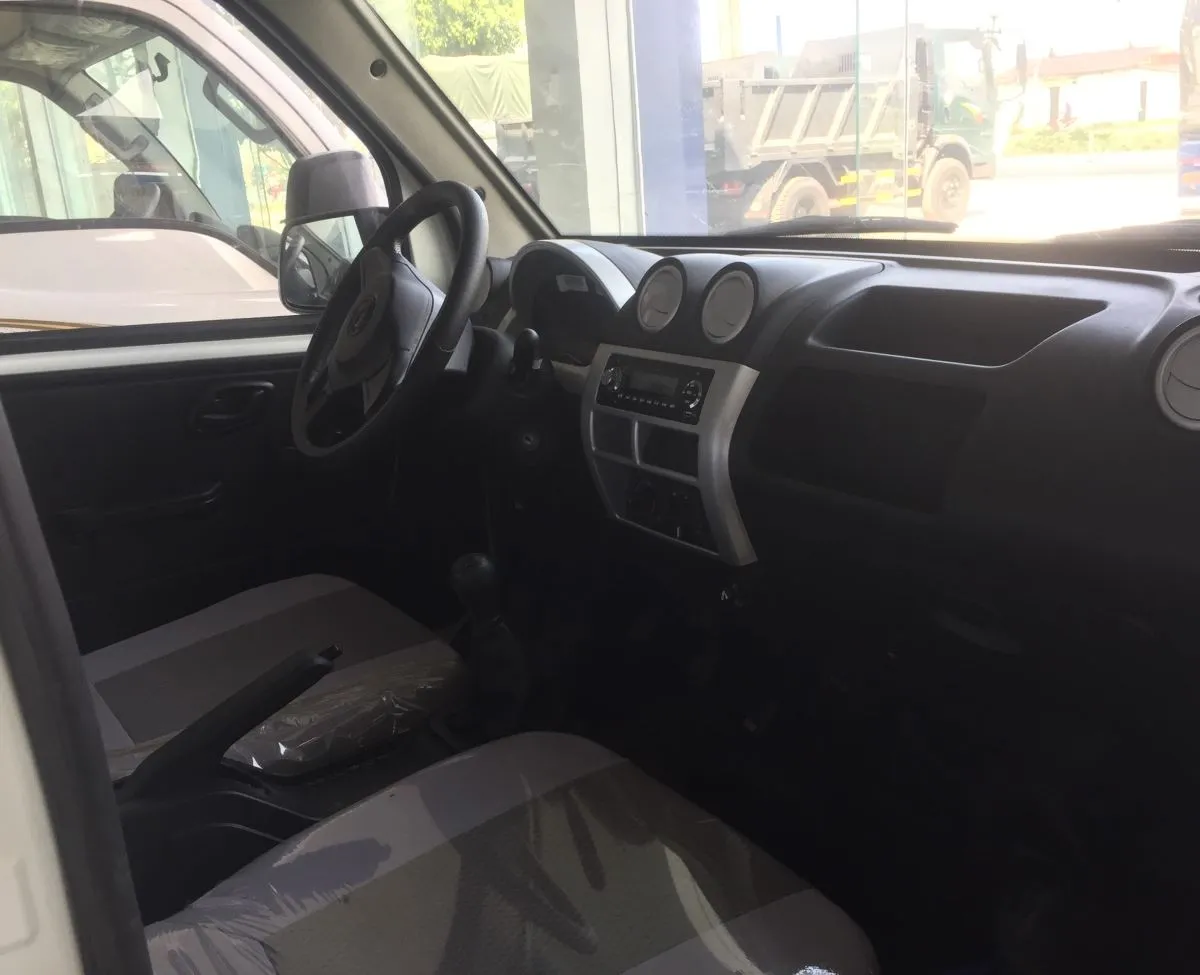 Nội thất cabin xe tải Isuzu 1 tấn 25