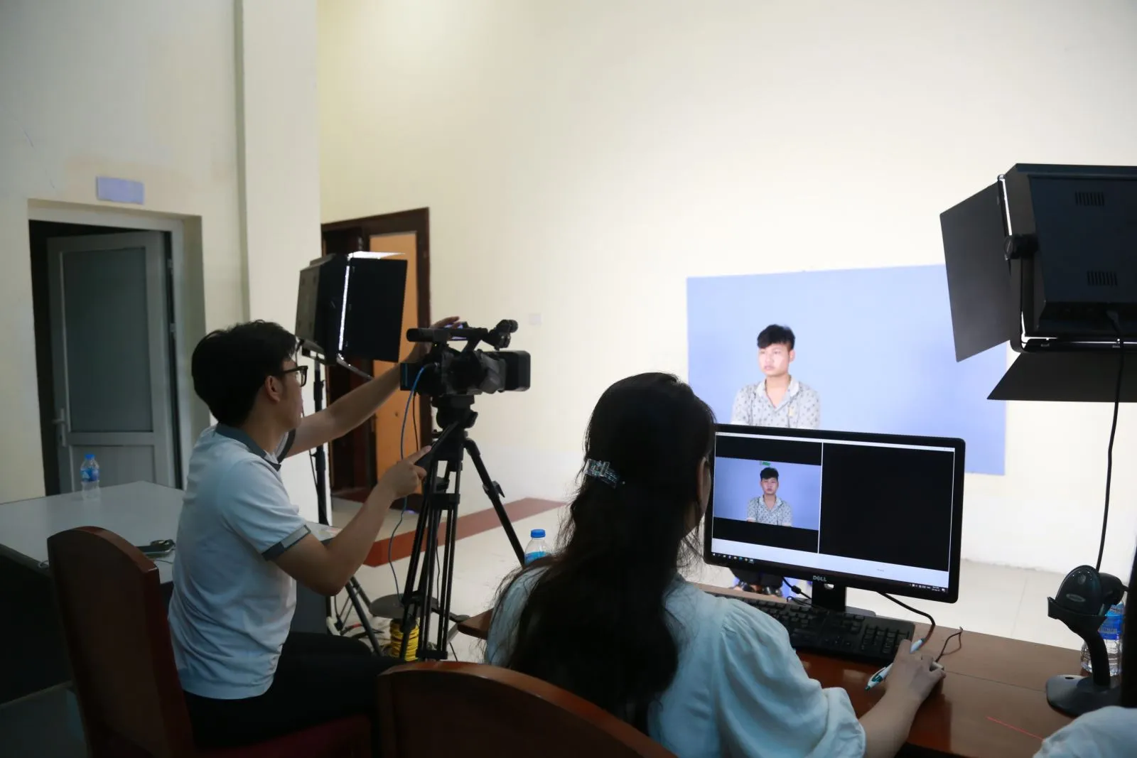 Các bộ phận chức năng xử lý thủ tục nhập học cho tân sinh viên khóa 63