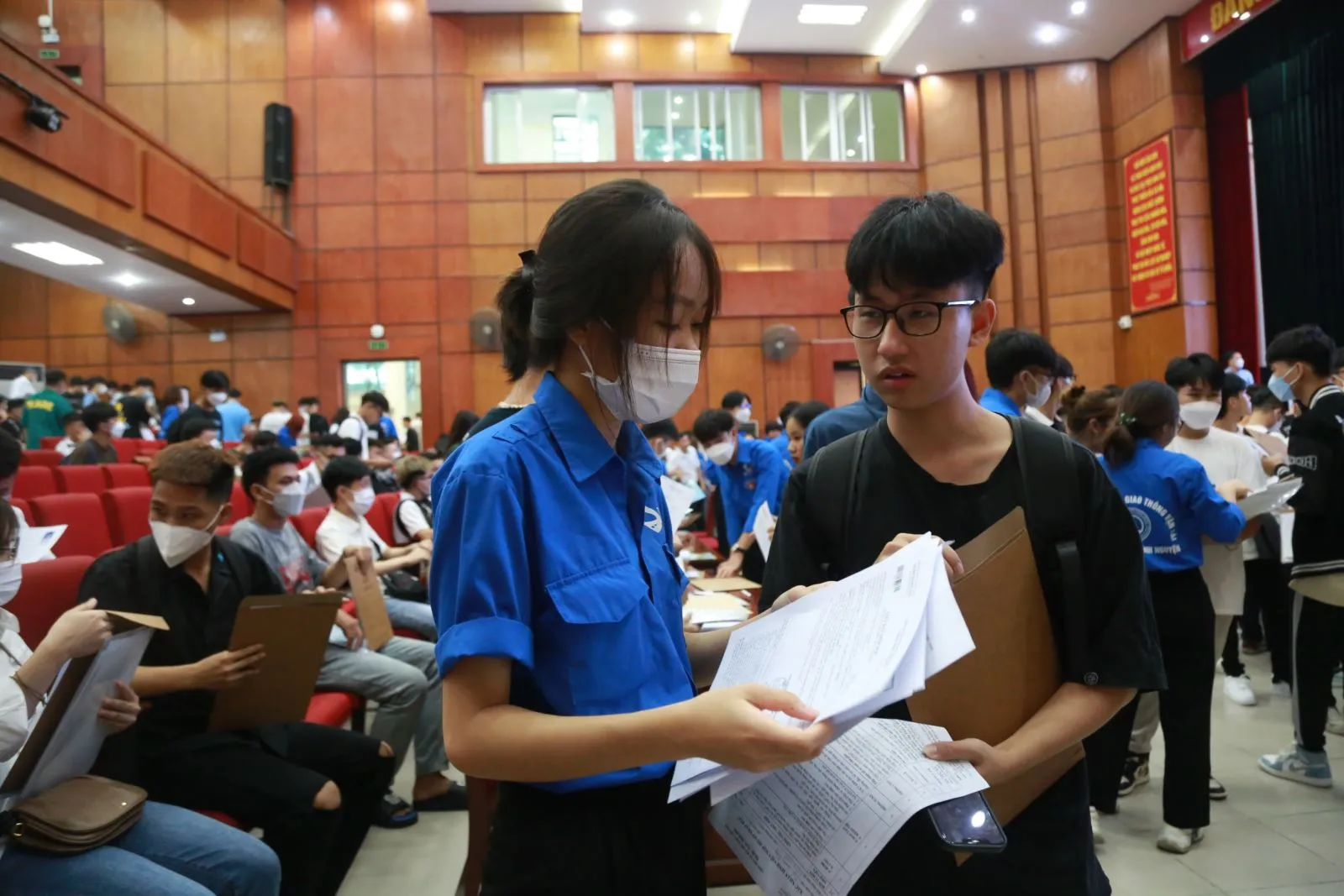 Không khí sôi động tại lễ đón tân sinh viên ngành giao thông vận tải