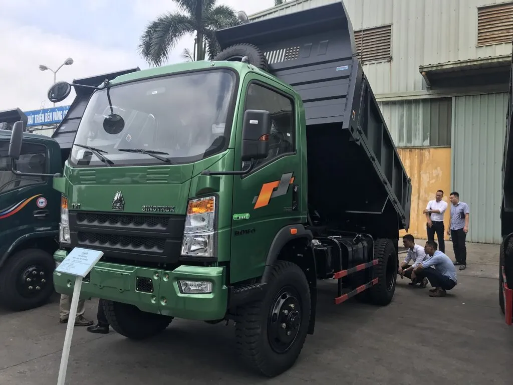 Toàn cảnh ngoại thất mạnh mẽ của xe ben 6t5 TMT ST8565D2, thể hiện sự bền bỉ trên mọi hành trình