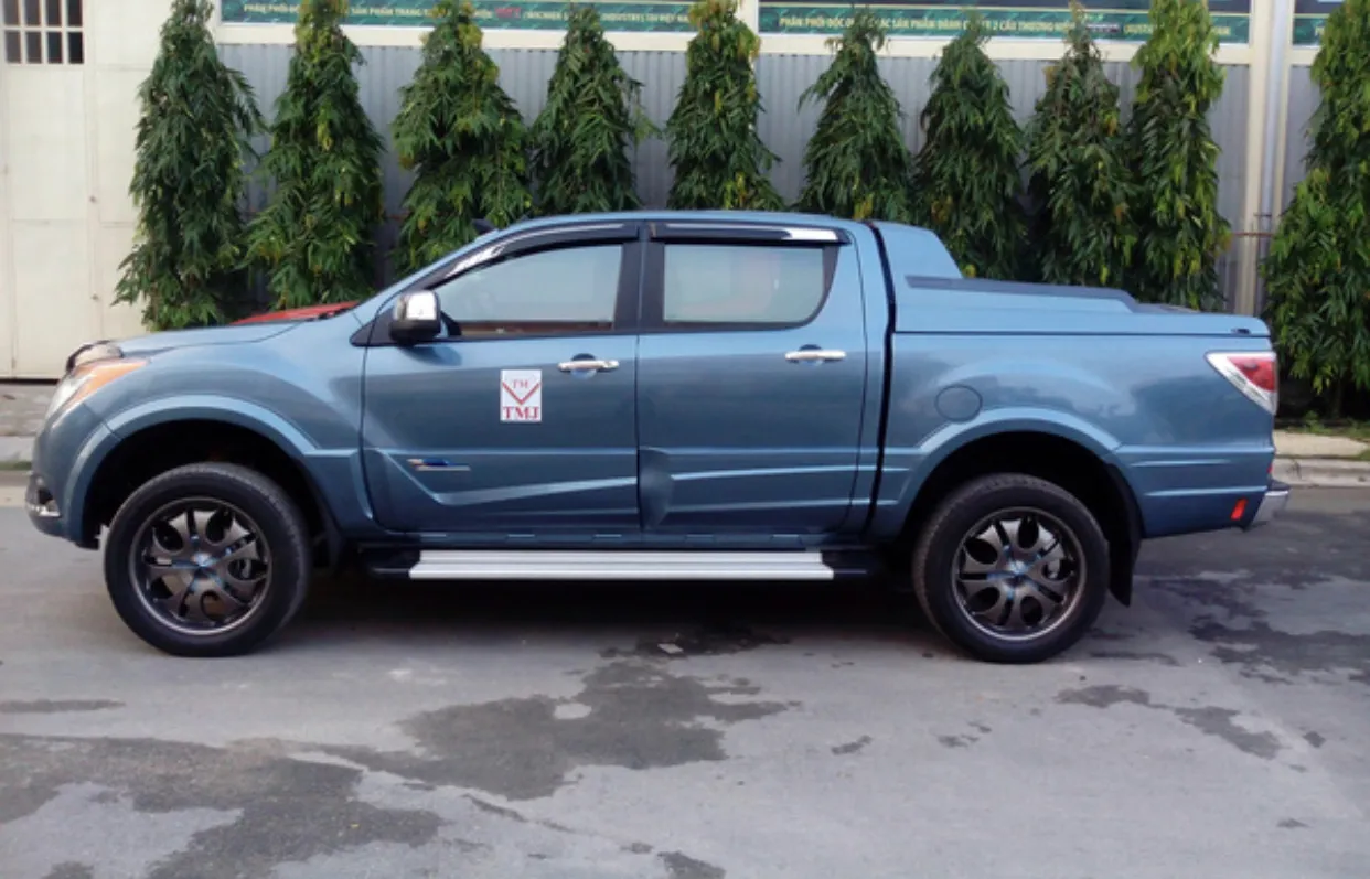 Nắp thùng thấp BT50 được chế tạo từ Composite và Sợi thủy tinh cao cấp