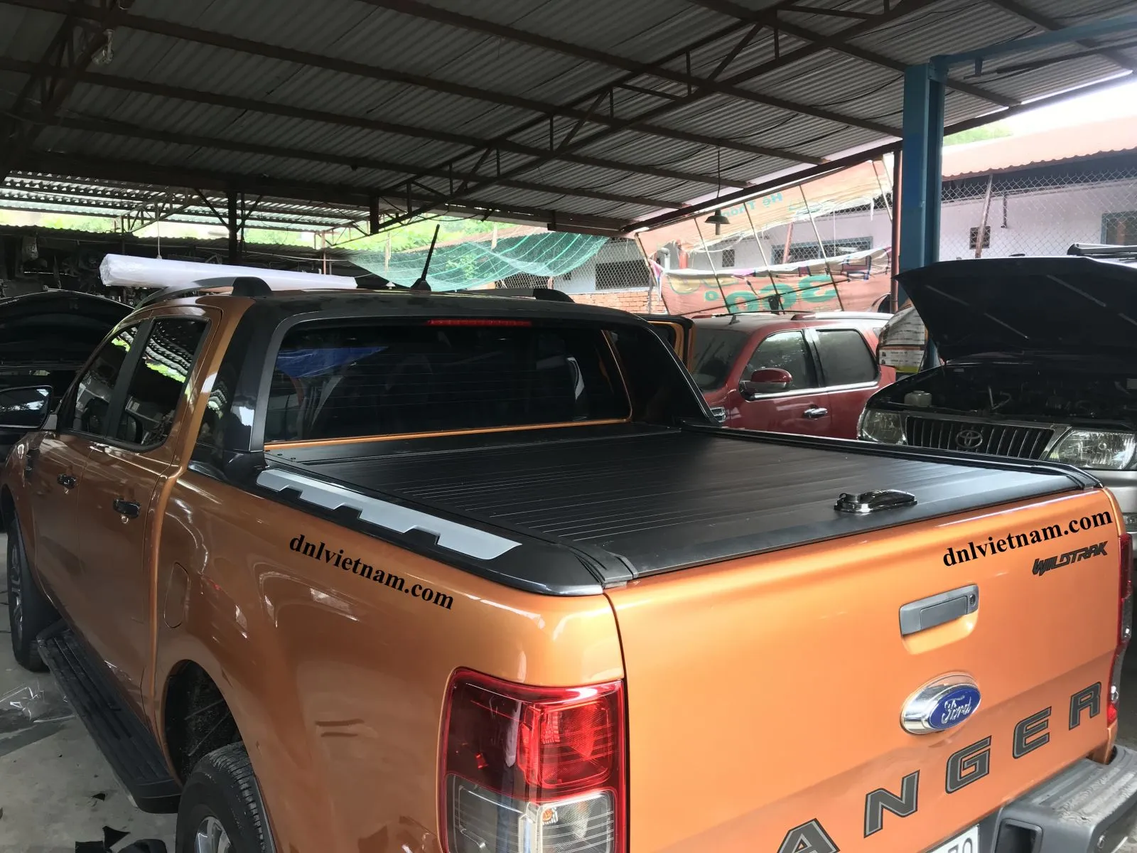 Ford Ranger Wildtrak 2019 màu cam tại đại lý