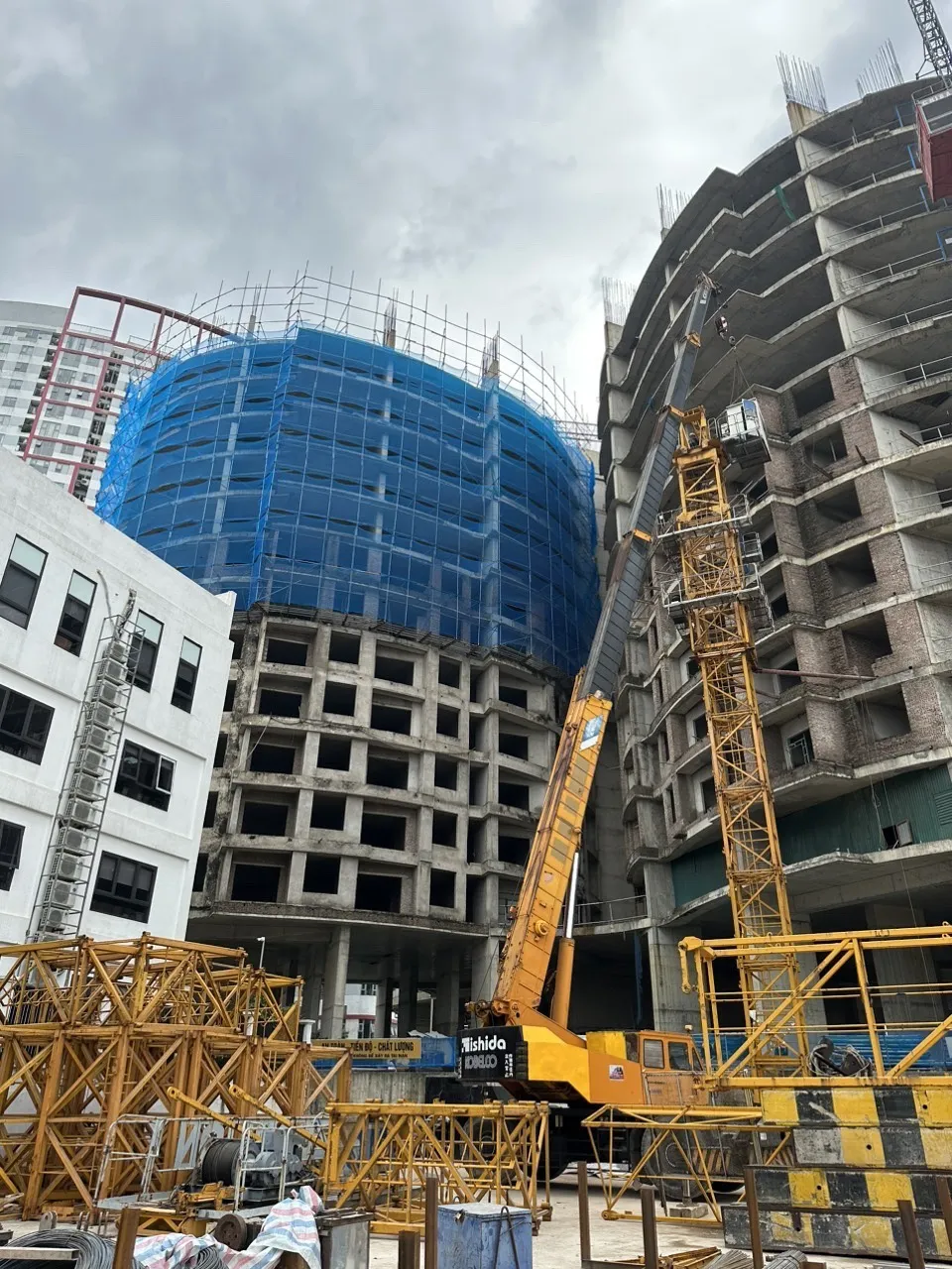 Ishida cho thue xe cau banh lop 45 tan tai ha noi