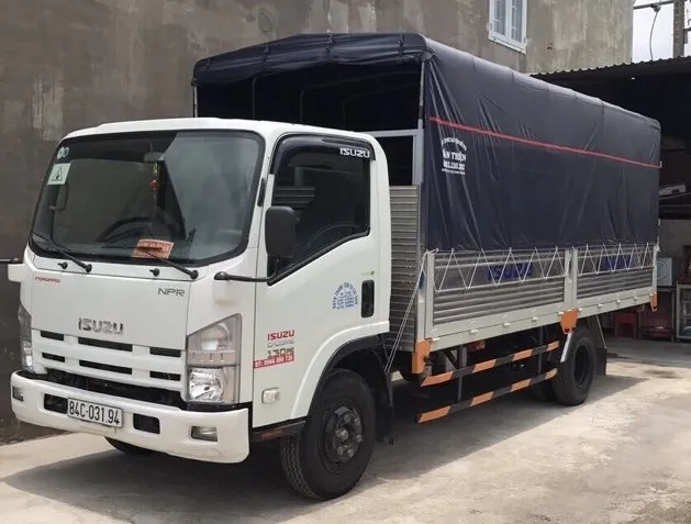 Xe tải Isuzu 3.5 tấn cũ đời 2015 tại đại lý
