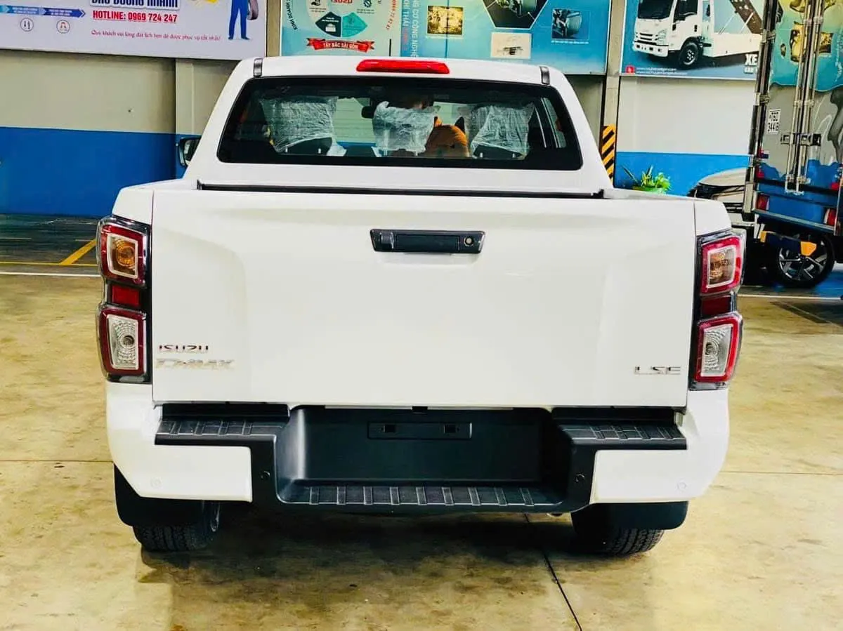 Thiết kế nội thất tập trung vào tiện ích và vật liệu nỉ cao cấp của D-Max