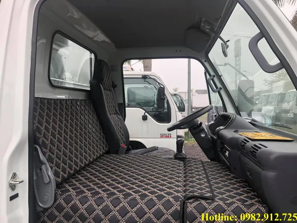 Thiết kế giường nằm cabin xe tải nhỏ giúp tài xế nghỉ ngơi trên những hành trình dài