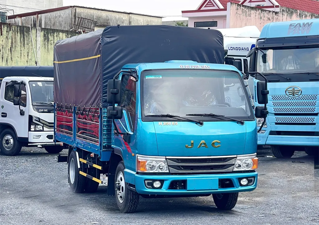 Xe tải JAC H250 E5 thùng bạt