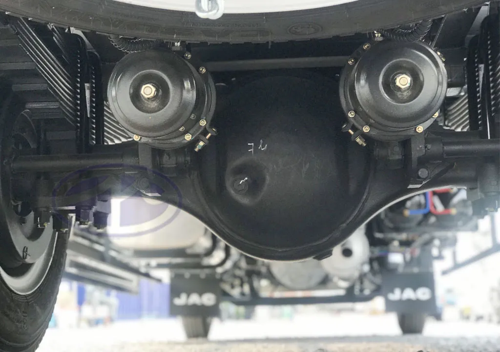 Nội thất cabin xe tải JAC 10 tấn sang trọng