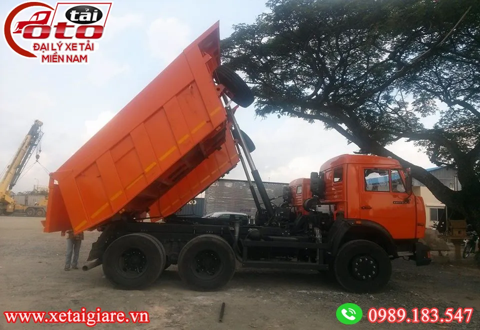 Hình ảnh xe Kamaz ben 14 tấn với thùng 10 khối được thiết kế chắc chắn, hệ thống ben đầu cỡ lớn