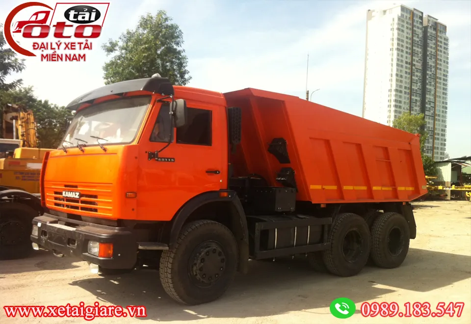 Tổng thể xe ben Kamaz 3 chân 65115 mạnh mẽ, được nhập khẩu nguyên chiếc từ Liên Bang Nga