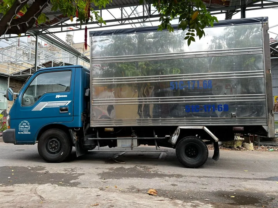 K2700 cũ đời 2012 thùng kín, cần kiểm tra kỹ lưỡng các mối hàn