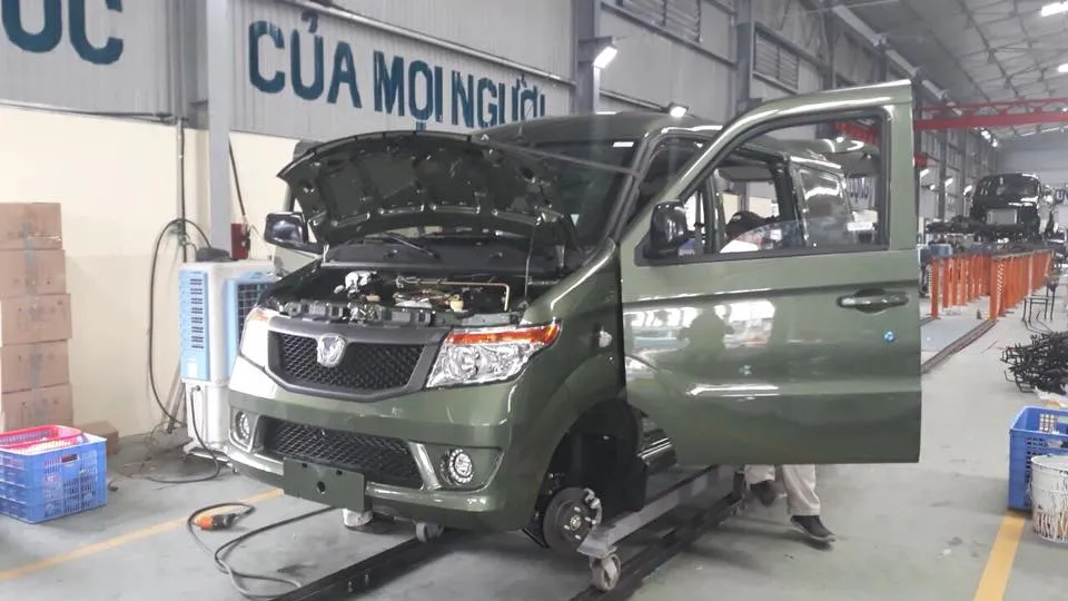 Xe Bán Tải Kenbo Van đang được lắp ráp trên dây chuyền sản xuất hiện đại