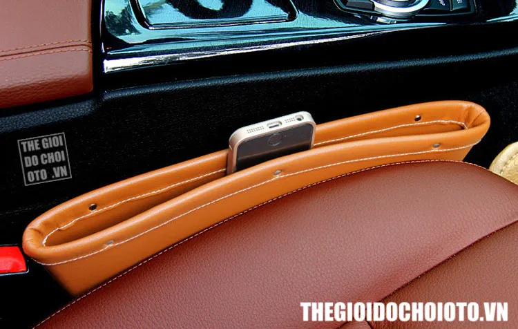 Khay để đồ khe ghế ô tô bằng da màu đen sang trọng