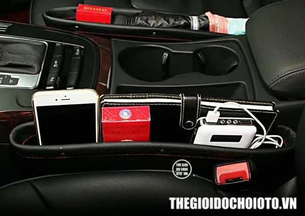 Khay để đồ khe ghế ô tô chứa được nhiều vật dụng cá nhân khi đi xe