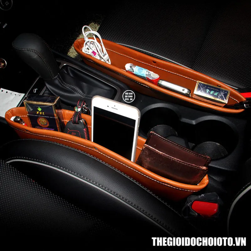 Khay để đồ khe ghế ô tô giúp tài xế thoải mái hơn khi đi xe