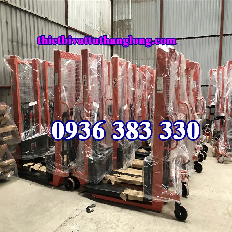 Kho trưng bày xe nâng tay cao 2 tấn tại Việt Nam