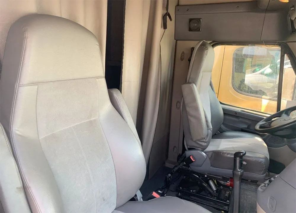 Không gian nội thất cabin Freightliner Cascadia rộng rãi hàng đầu phân khúc