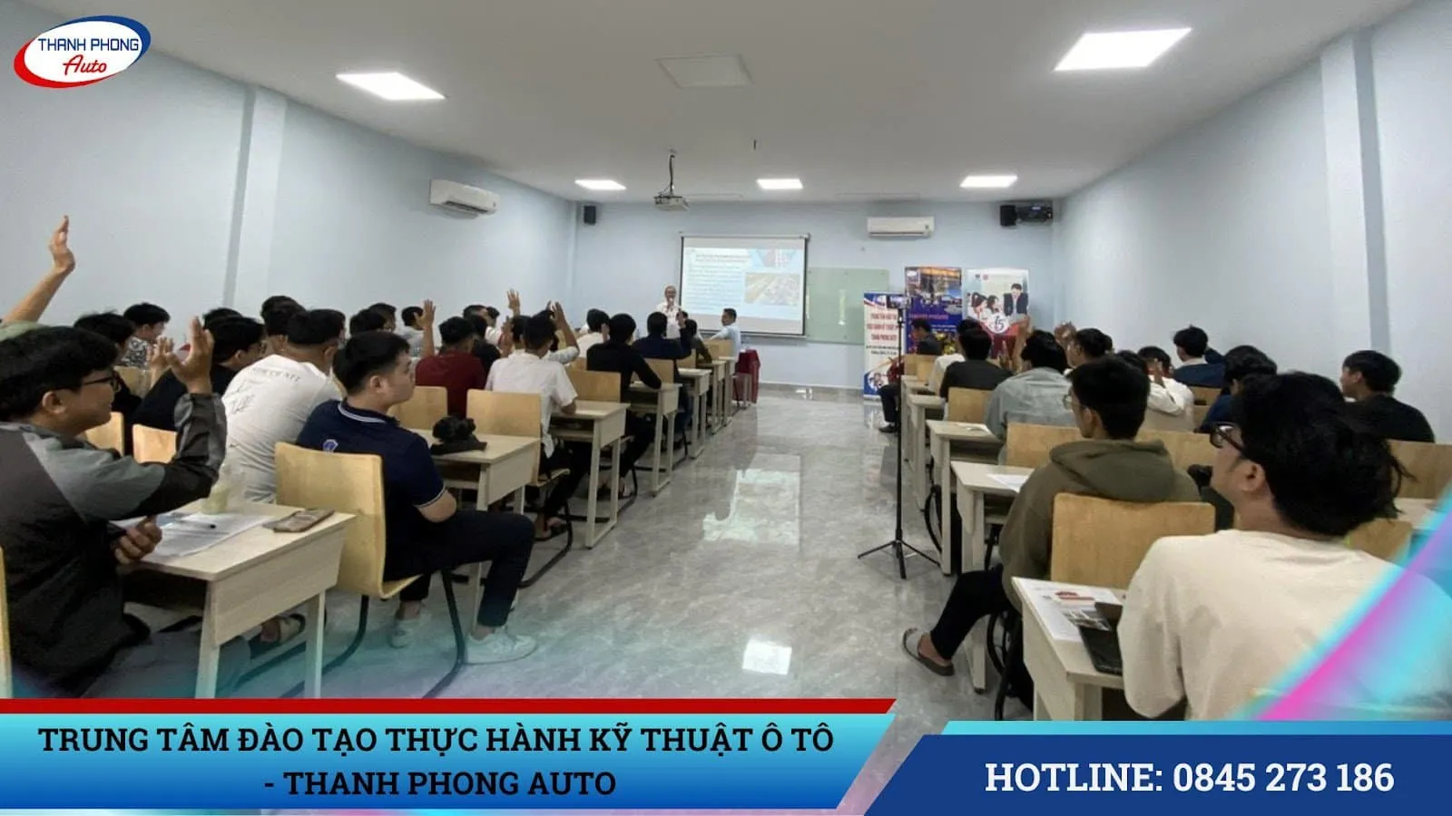 Không khí học sôi nổi tại lớp học Thanh Phong Auto