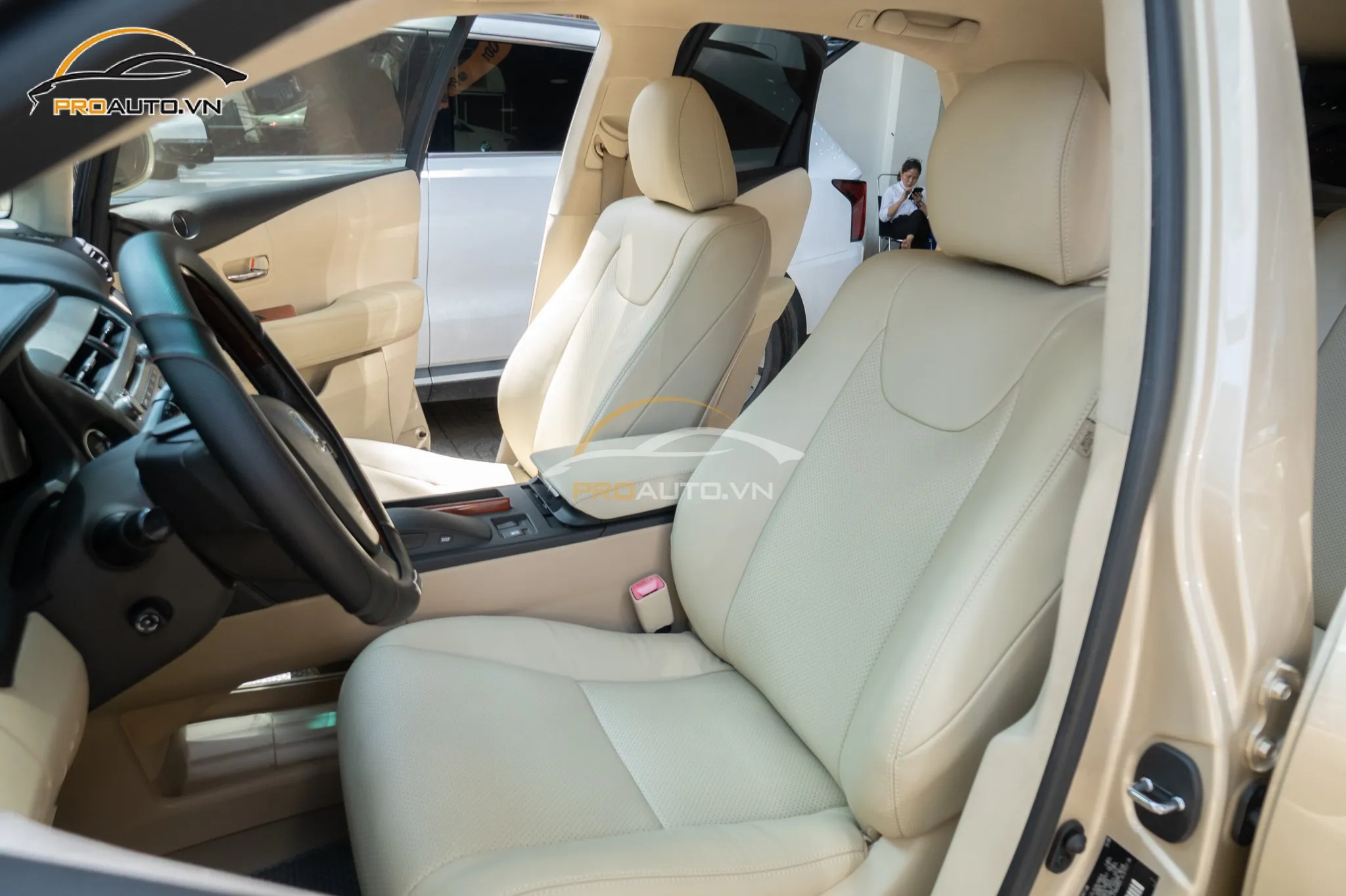 Chi tiết chất liệu da giả Simili khi bọc ghế da ô tô