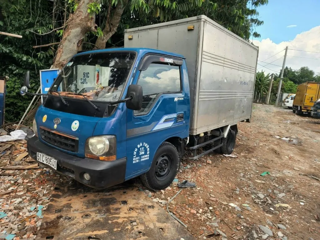 Kia K2700 thùng kín