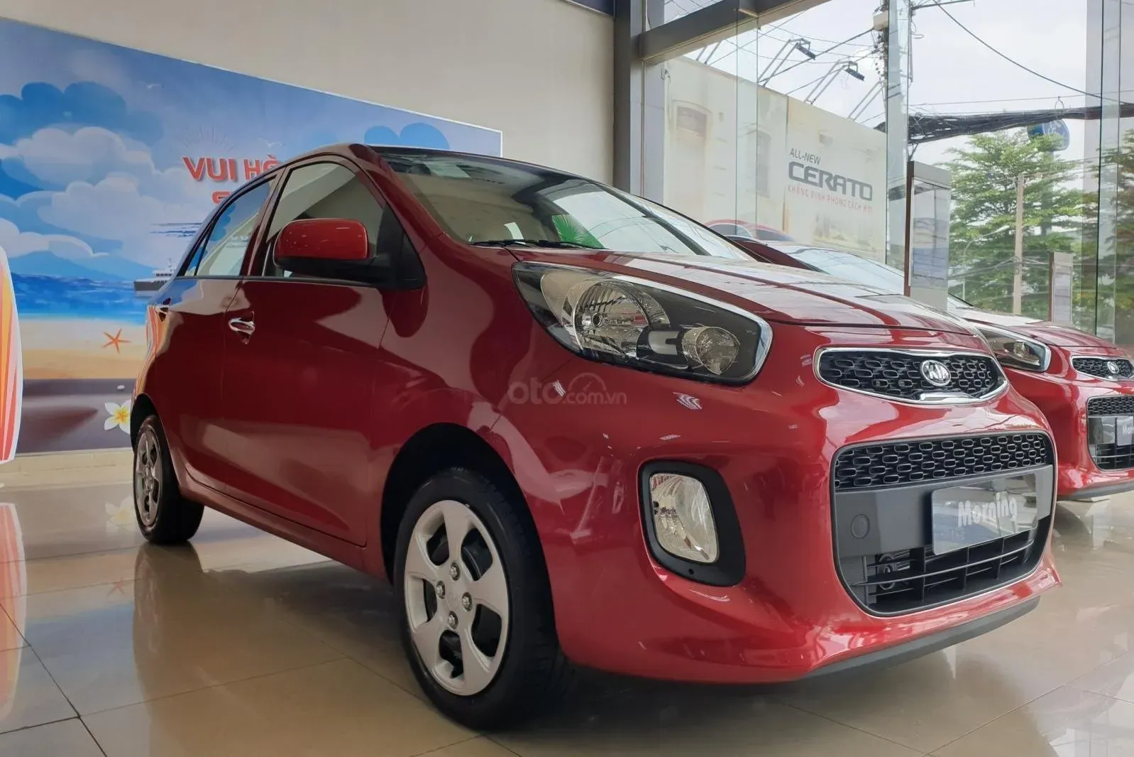 Hình ảnh một chiếc Kia Morning màu đỏ, xe nhỏ gọn được nhắc đến trong bối cảnh các phương tiện có kích thước tối ưu