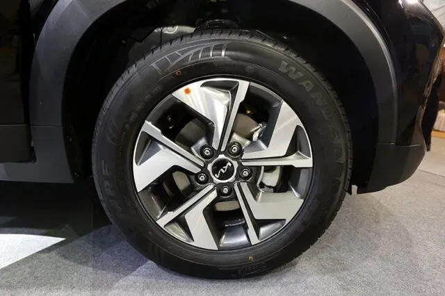 Kia Sonet 2022: Giá bán mới nhất, Đánh giá thông số kỹ thuật