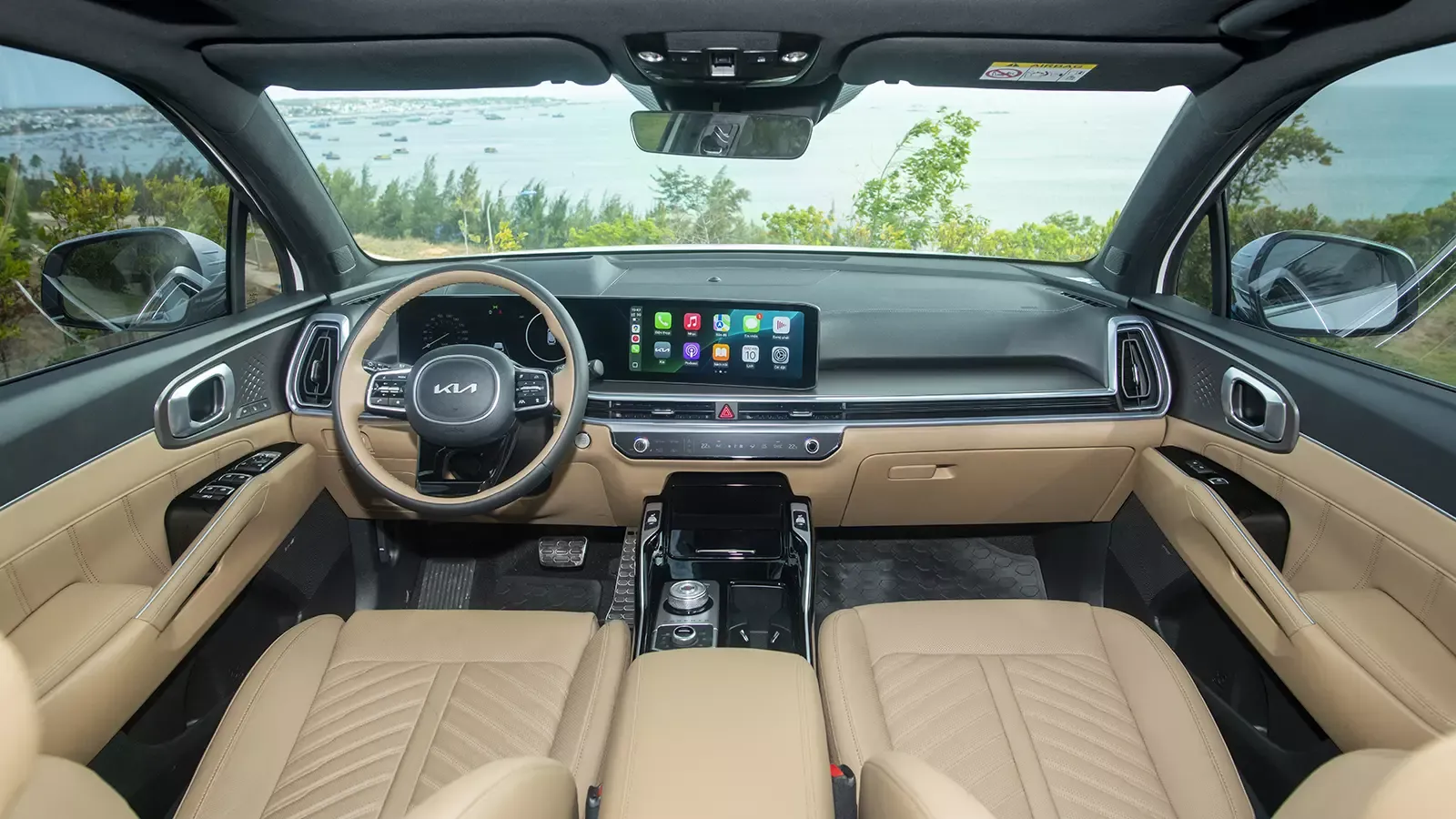 Không gian nội thất KIA Sorento mới phát triển theo hướng tối giản và hiện đại .